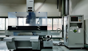 Medium-speed Wire Cut EDM Machine