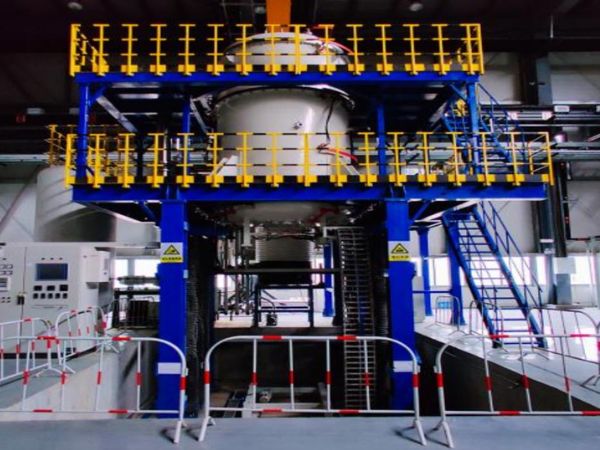 Large vertical vacuum heat treatment furnace used for aerospace alloy, titanium alloy, and stainless steel component processing with high temperature precision control.