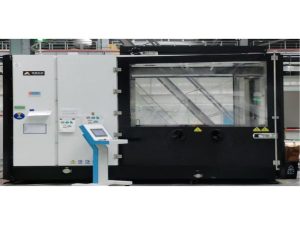 Vibration cleaning station for engine components with enclosed chamber and touchscreen control system