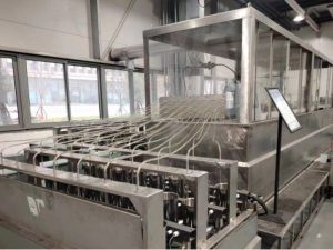 Water flow testing and flushing bench for engine components with precision flow measurement pipelines