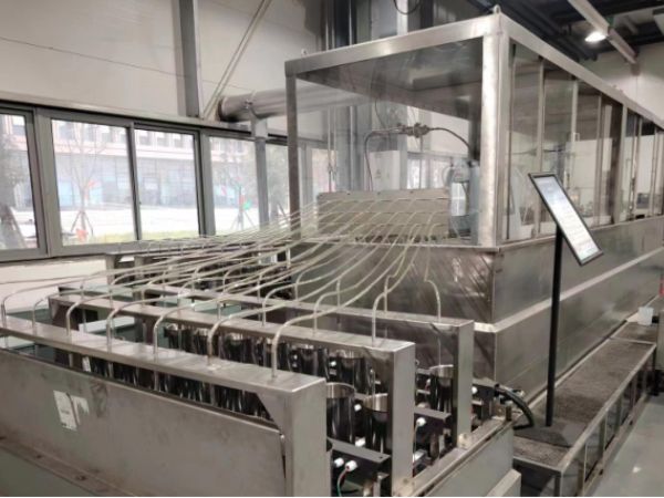 Water flow testing and flushing bench for engine components with precision flow measurement pipelines
